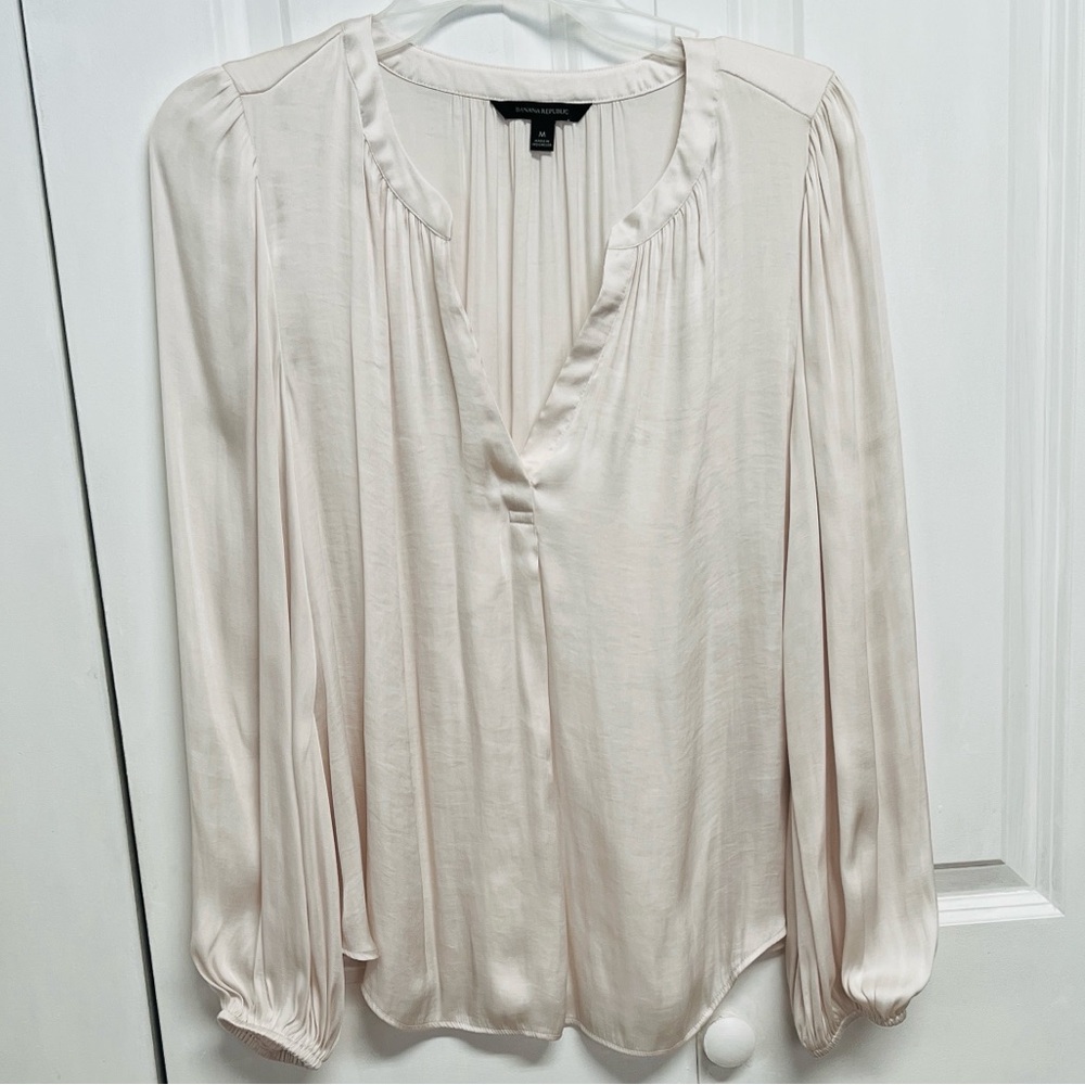 Banana Republic Pale Blush V-Neck Long Sleeve Blouse size M